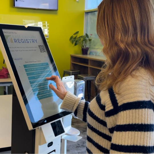 kiosk makes virtual queue accessible for visitors without mobile phones